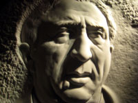 Scultura in marmo Mons Luigi Giussani